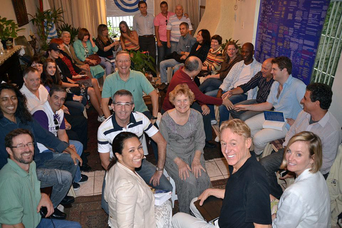 Reader gathering in the house of Sabino and Susana Hüttner Palaia