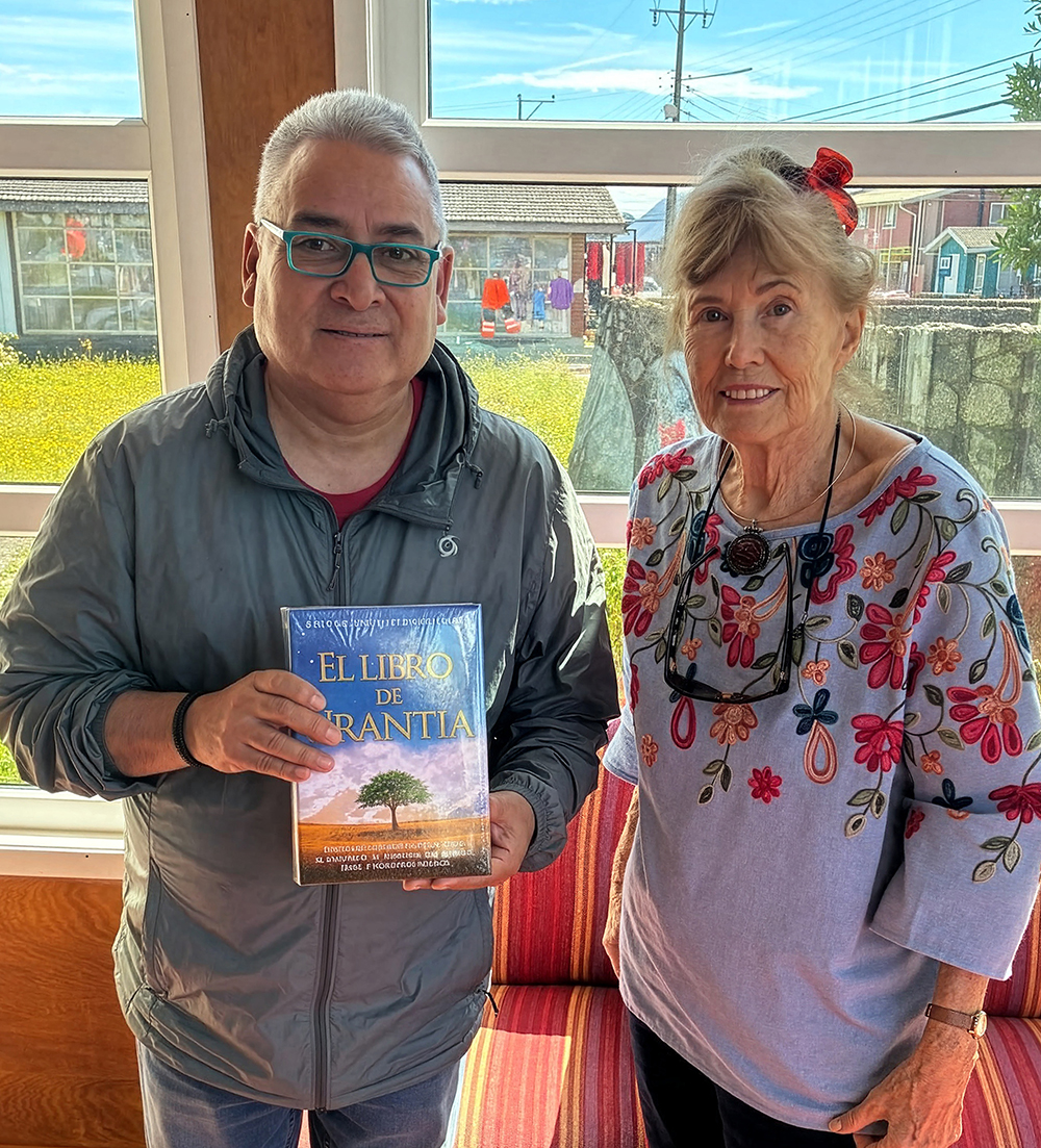 Marian Hughes, Achao