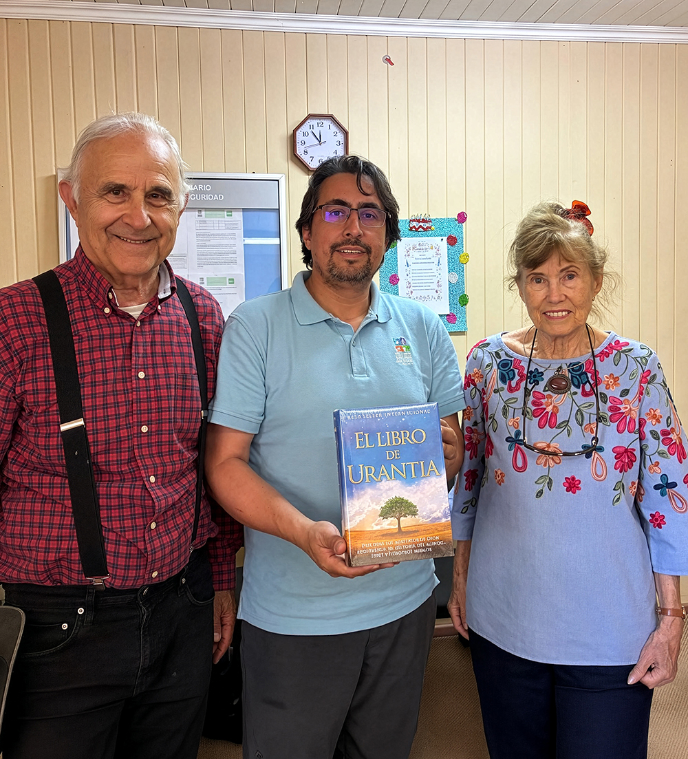 Marian Hughes, Curaco de Velez